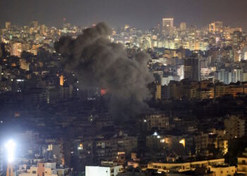 Λίβανος: Φονικές αεροπορικές επιδρομές του Ισραήλ σε Βηρυτό και Μπσαμούν εναντίον της Χεζμπολάχ