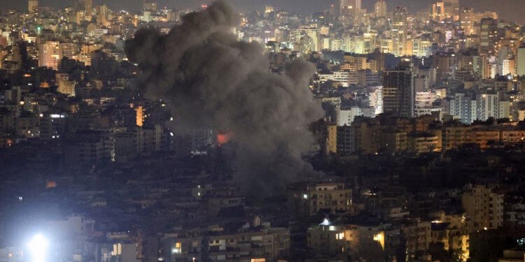 Λίβανος: Φονικές αεροπορικές επιδρομές του Ισραήλ σε Βηρυτό και Μπσαμούν εναντίον της Χεζμπολάχ