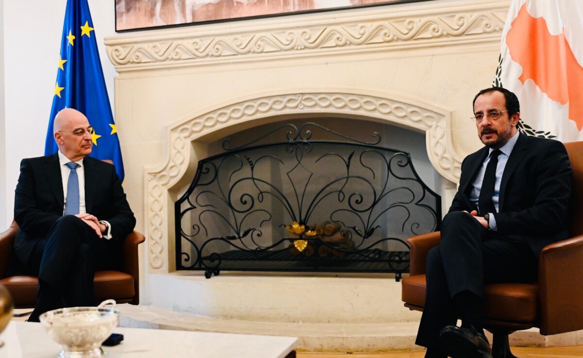 Δένδιας