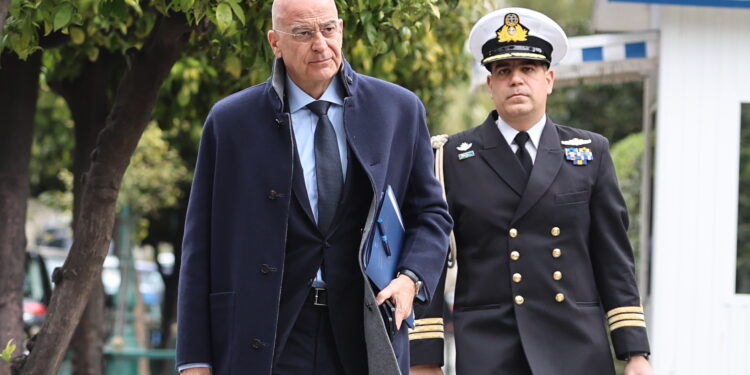 Δένδιας