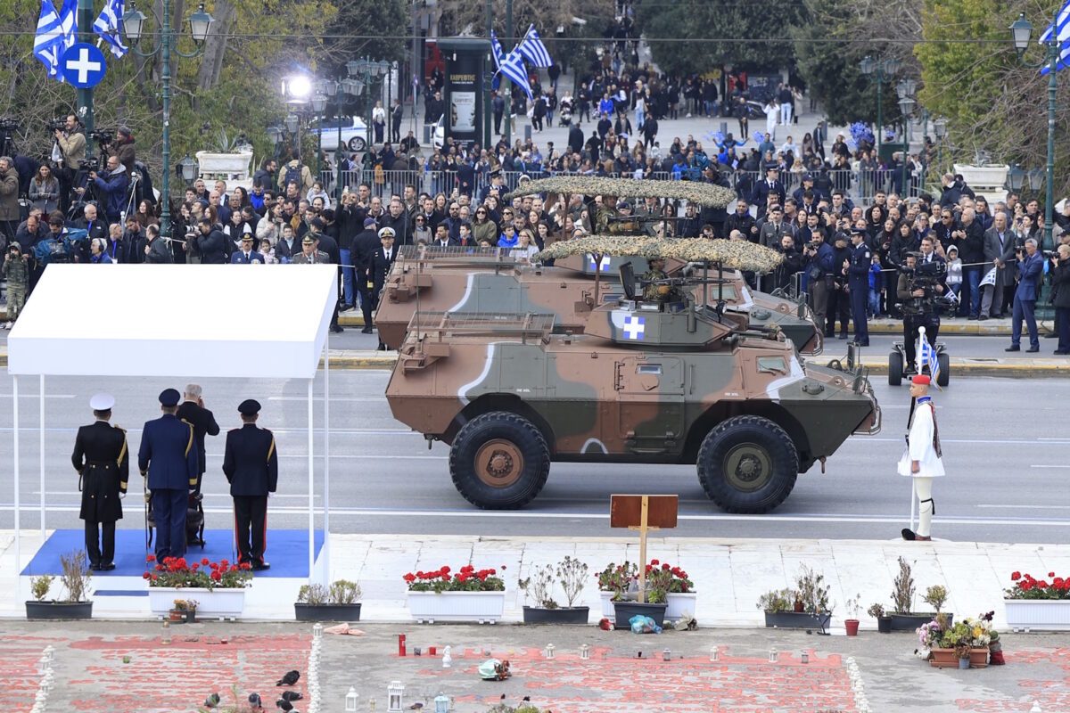 στρατιωτική παρέλαση
