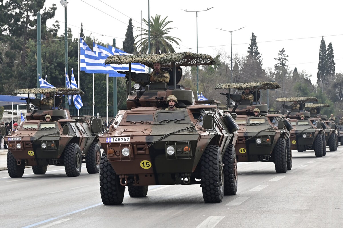 στρατιωτική παρέλαση