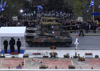 στρατιωτική παρέλαση