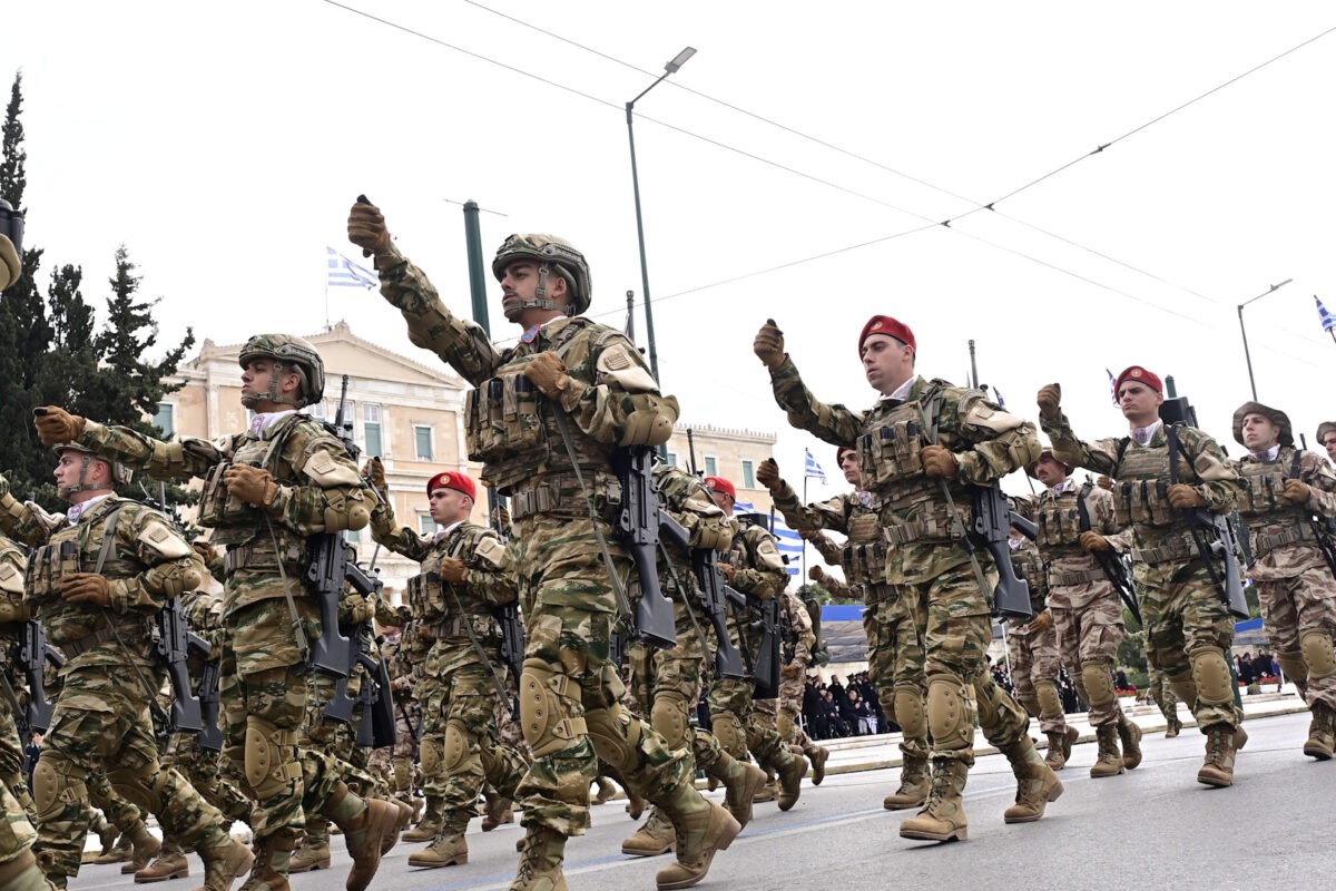 στρατιωτική παρέλαση