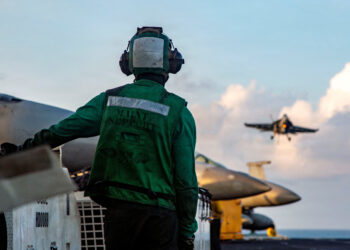 «Να κρυφτείς, να εξασφαλίσεις νερό…»: Βετεράνος της USAF περιγράφει τι πρέπει να κάνει ένας πιλότος αν καταρριφθεί το αεροσκάφος του