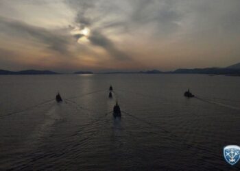 Το Πολεμικό Ναυτικό εκτός Αιγαίου: Η Ελλάδα κρατά ανοιχτές τρεις θάλασσες και σηκώνει βάρος που άλλοι αποφεύγουν