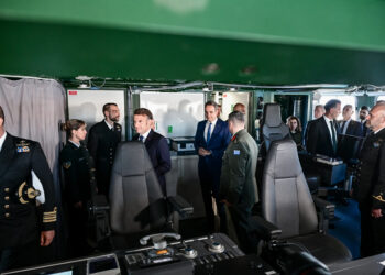 Στην φρεγάτα «Κίμων» Μητσοτάκης και Μακρόν – Δείτε στιγμιότυπα και βίντεο