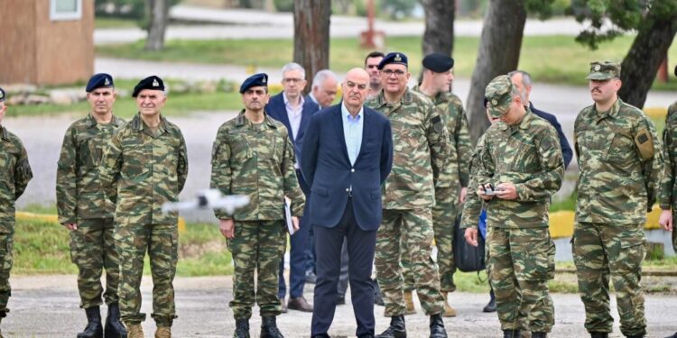 Δένδιας