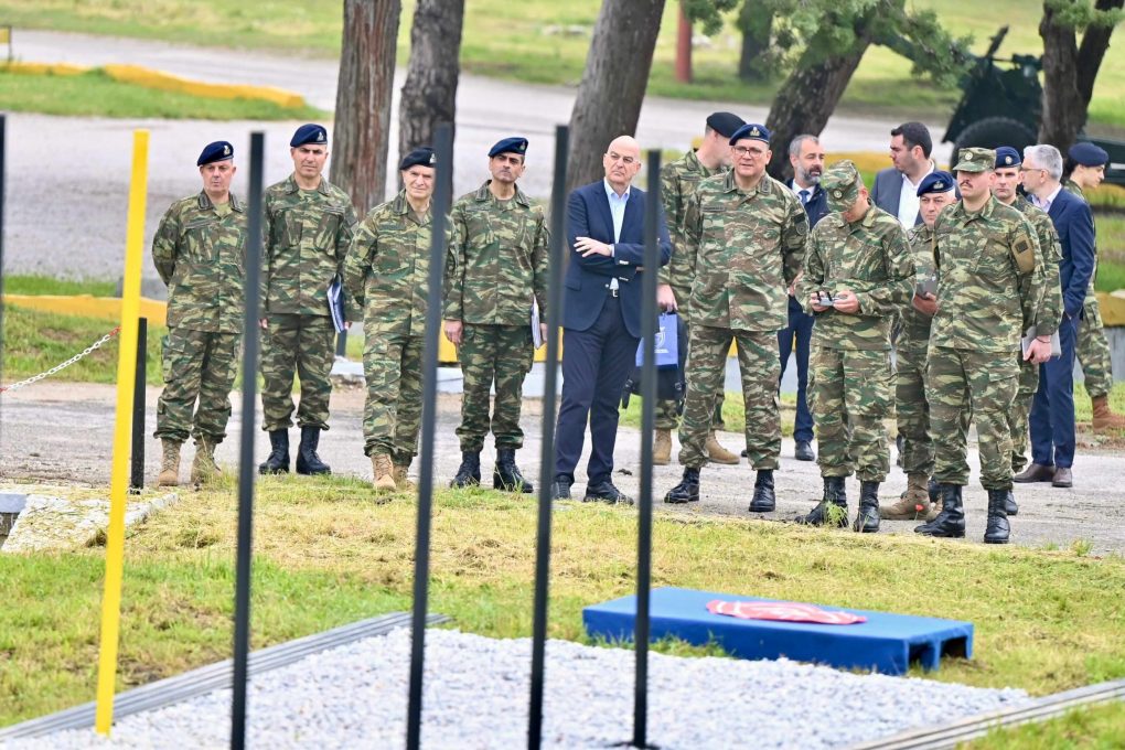 Δένδιας
