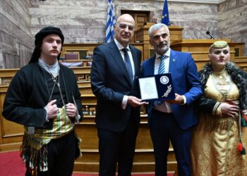 Δένδιας