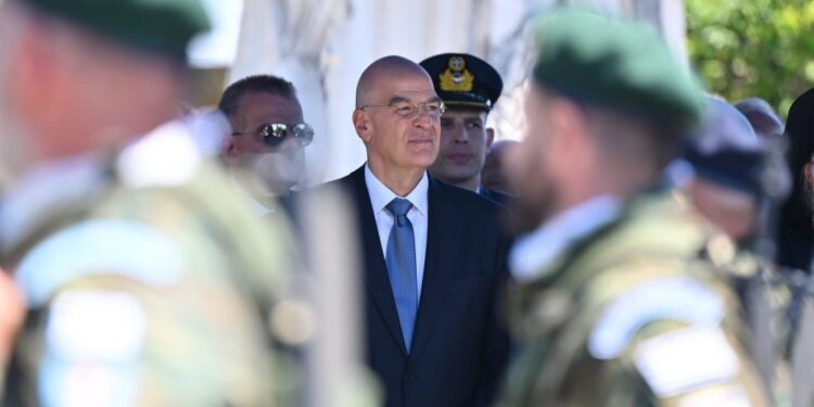 Δένδιας