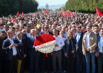 Οζγκιούρ οζέλ