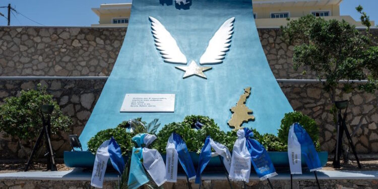 Δένδιας