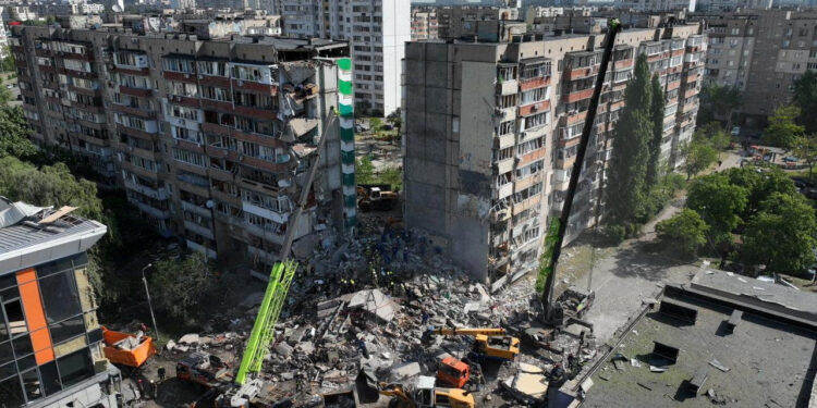 Η Ρωσία έπληξε ανθρωπιστική αποστολή του ΟΗΕ στη Χερσώνα, καταγγέλλει ο Ζελένσκι