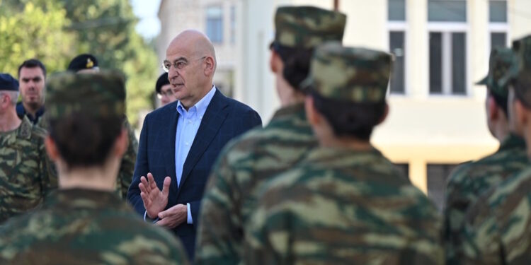 Δένδιας