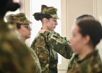 Νέα σελίδα για τις Ένοπλες Δυνάμεις: Κατατάχθηκαν οι πρώτες γυναίκες εθελόντριες στον Στρατό Ξηράς [pics, vid]