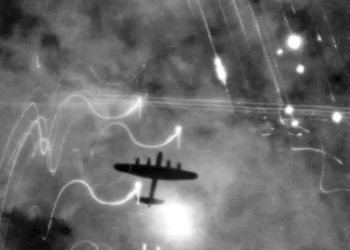 Σαν σήμερα: Το 1940 η RAF χτυπά οχυρά των Ναζί με 500 αεροπλάνα