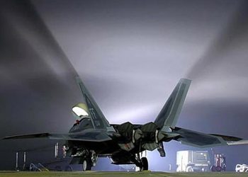F-22: Μαχητικά αεροσκάφη «σκεπάζουν» το Σικάγο [pic/vid]