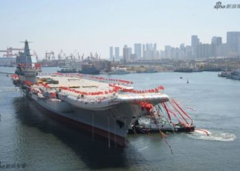 Αεροπλανοφόρα: Οι πύραυλοι μεγάλης εμβέλειας και το «τέλος εποχής» τους [pics,vid]