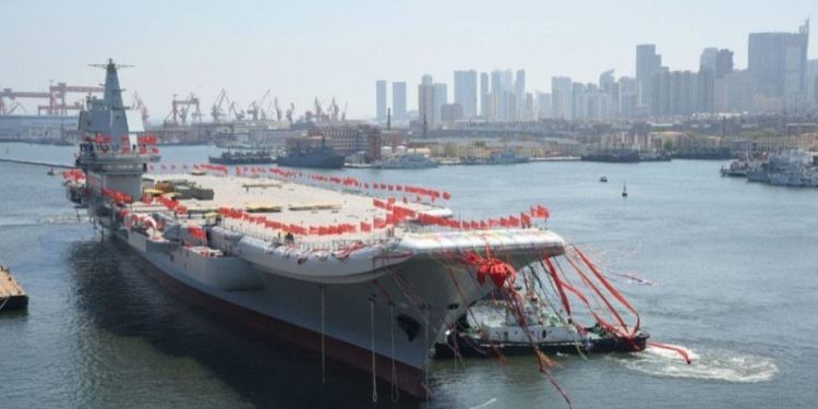 Αεροπλανοφόρα: Οι πύραυλοι μεγάλης εμβέλειας και το «τέλος εποχής» τους [pics,vid]