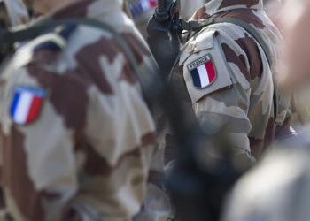 Μακρόν - εθελούσια στρατιωτική θητεία