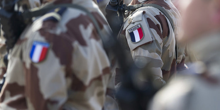 Μακρόν - εθελούσια στρατιωτική θητεία