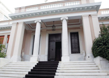 Μαξίμου για Αποστολάκη