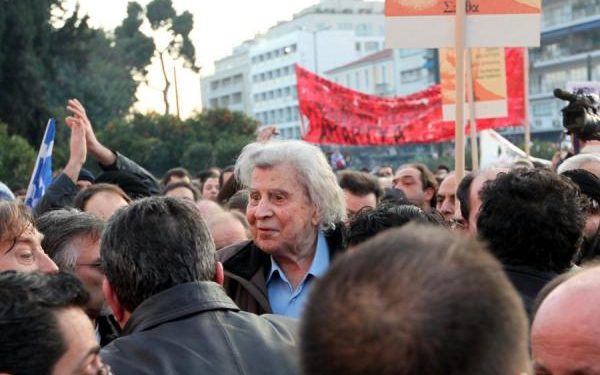 Έφυγε ο σπουδαίος Μίκης Θεοδωράκης