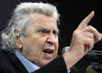 Έφυγε ο σπουδαίος Μίκης Θεοδωράκης