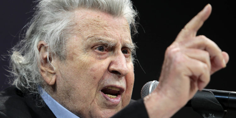 Έφυγε ο σπουδαίος Μίκης Θεοδωράκης