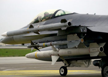 AIM-120 AMRAAM: Προηγμένοι πύραυλοι αξίας 1 δις δολαρίων για τις ΗΠΑ και 18 χώρες συμμάχους