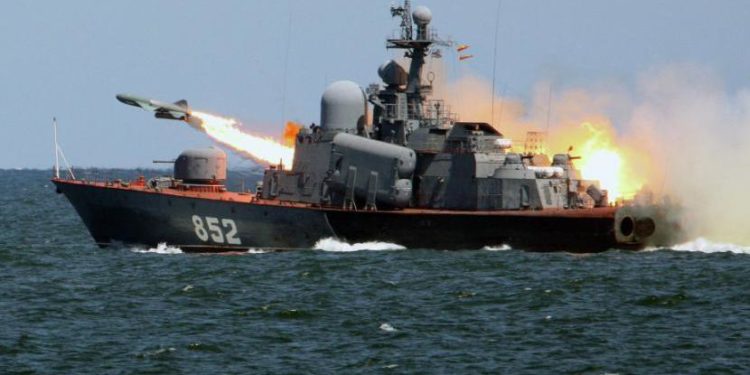 NATO – Ρωσία : Επικίνδυνα «παιχνίδια πολέμου» με φόντο την Μαύρη Θάλασσα – ΦΩΤΟ