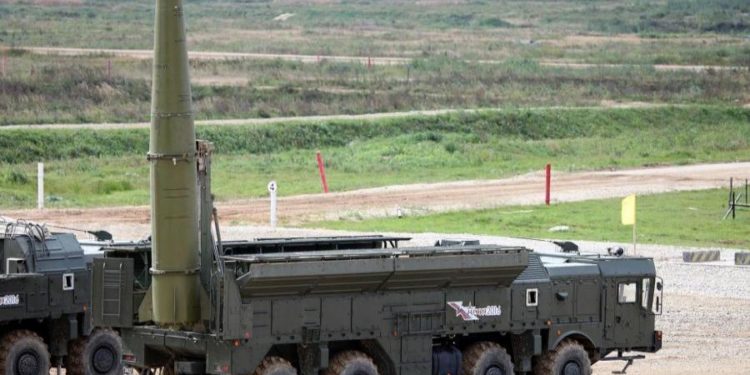 Iskander: «Τρομακτικά» πλάνα από την εκτόξευση του πυραύλου [vid]